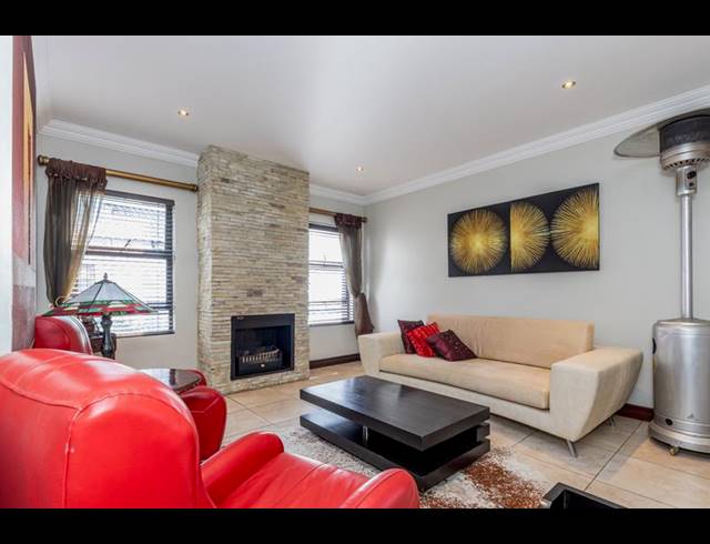 5 BEDROOM HOUSE FOR SALE IN RUIMSIG
